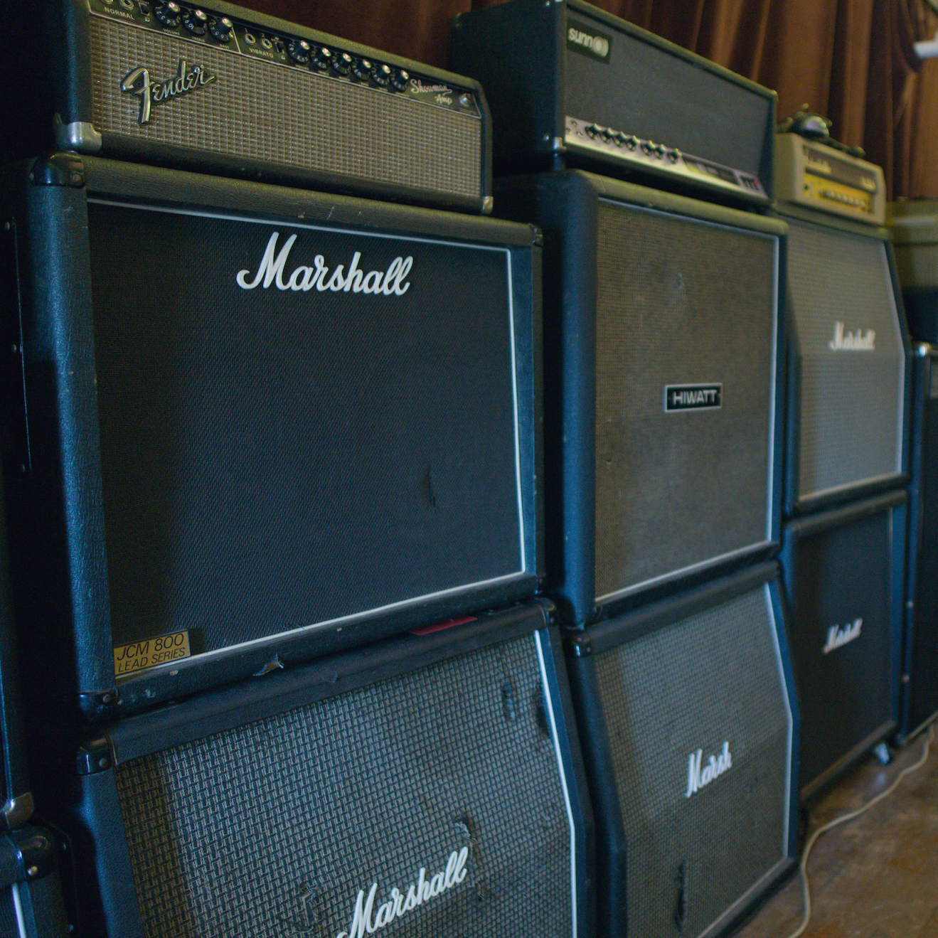 amplifiers and speaker cabinets